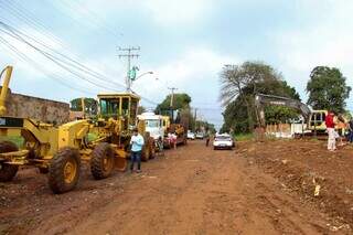 Prefeita autoriza obras de asfalto em oito ruas do Los Angeles Prefeita autoriza obras de asfalto em oito ruas do Los Angeles