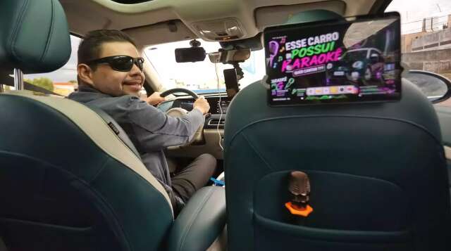 Denilson colocou karaok&ecirc; em carro e fez corridas de app virarem show
