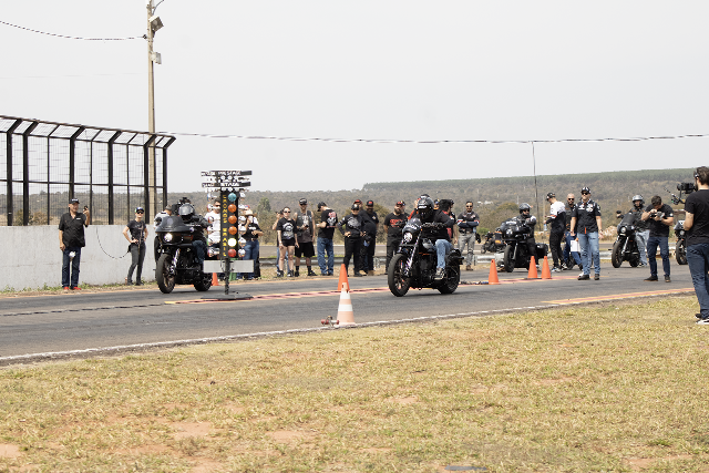Festival transforma Harley-Davidson em máquina de arrancada em Campo Grande