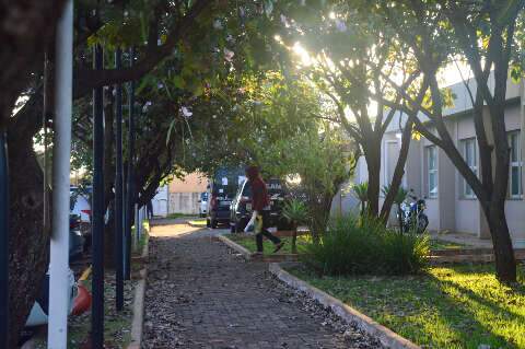 T&eacute;cnico suspeito de estupro em UTI &eacute; solto e recebido com cartaz