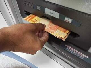 Salário dos servidores estaduais estará na conta dia 1° de agosto Salário dos servidores estaduais estará na conta dia 1° de agosto