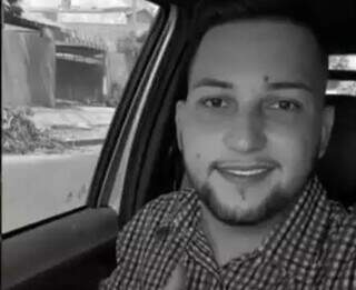 Rapaz de 24 anos é perseguido e executado a tiros em frente a bar Rapaz de 24 anos é perseguido e executado a tiros em frente a bar