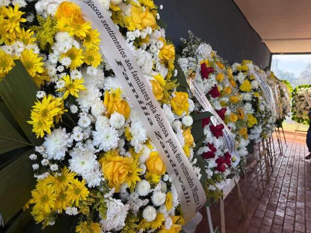 Capela lotada marca despedida de veterin&aacute;rio e da m&atilde;e mortos na MS-080