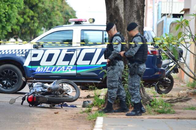 Motociclista &eacute; baleado durante fuga de abordagem policial na regi&atilde;o do Nhanh&aacute;