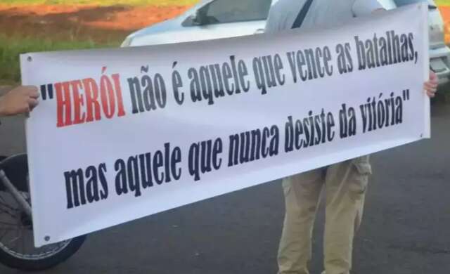 T&eacute;cnico de enfermagem suspeito de estupro em UTI &eacute; solto e recebido com cartaz