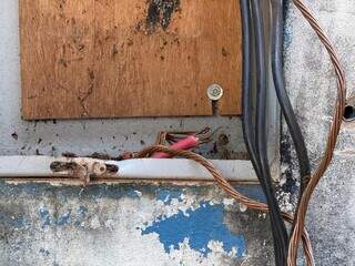 Pela 6ª vez, USF Vila Carlota tem fios furtados e atendimentos cancelados Pela 6ª vez, USF Vila Carlota tem fios furtados e atendimentos cancelados