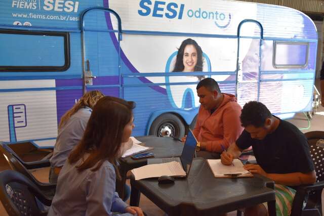 Mais de 1,3 mil trabalhadores recebem atendimento odontol&oacute;gico do Sesi