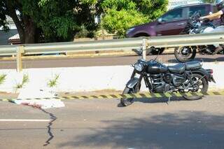 Motociclista morre após bater em canteiro na Avenida Duque de Caxias Motociclista morre após bater em canteiro na Avenida Duque de Caxias
