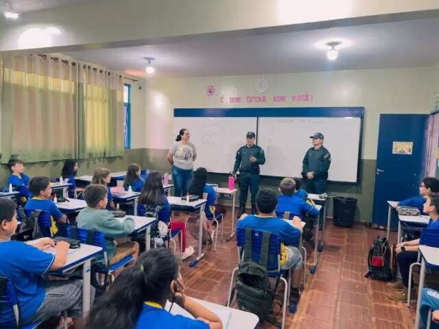 Ap&oacute;s morte de menino, prefeitura far&aacute; alerta sobre "desafios" nas escolas