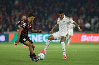 Athletico vence Inter e deixa rival perto da zona de rebaixamento Athletico vence Inter e deixa rival perto da zona de rebaixamento