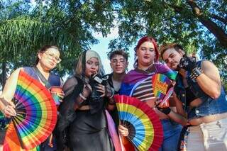Parada LGBT+ re&uacute;ne jovens que defendem respeito, direitos e representatividade
