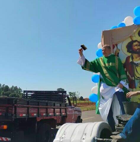 "Motoristas celebram São Cristóvão com carreata e bênção de caminhões na Capital"