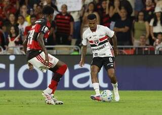 Flamengo empata com S&atilde;o Paulo e desperdi&ccedil;a chance de encostar no l&iacute;der