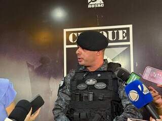 Com o filho como alvo, &ldquo;Chacal&rdquo; &eacute; o 6&ordm; morto em opera&ccedil;&atilde;o ap&oacute;s execu&ccedil;&atilde;o de PM