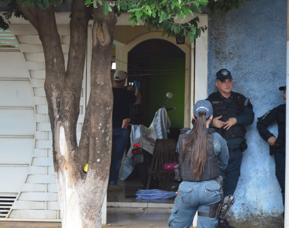 Homem mata companheira a facadas e tira pr&oacute;pria vida na Vila Bandeirantes