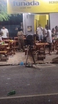 V&iacute;deo registra briga envolvendo dono e cliente em conveni&ecirc;ncia