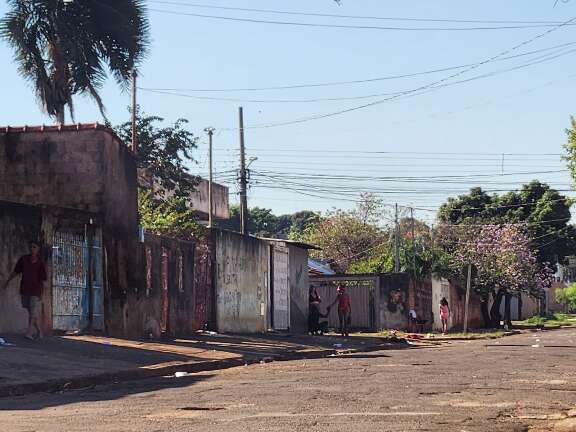 &ldquo;Tem que se fazer de cega, muda e surda&rdquo;, diz moradora sobre viol&ecirc;ncia na Nhanh&aacute;