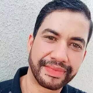 Homem &eacute; preso por assassinar rapaz a facadas; corpo &eacute; encontrado no IMOL