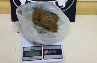 Mulher tenta entrar em pres&iacute;dio com panquecas recheadas de maconha