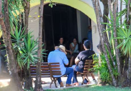 Em sil&ecirc;ncio, familiares se despedem da 16&ordf; v&iacute;tima de feminic&iacute;dio
