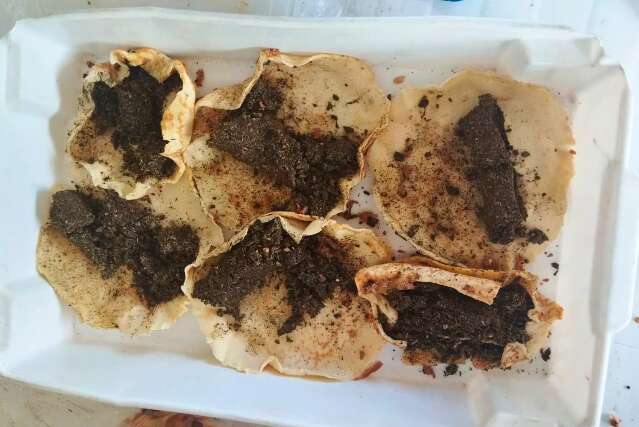 Mulher tenta entrar em pres&iacute;dio com panquecas recheadas de maconha