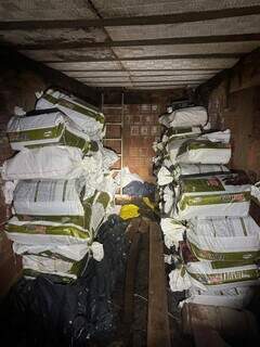 Bunker com 1,22 tonelada de maconha &eacute; encontrado em casa no Jardim Itamarac&aacute;