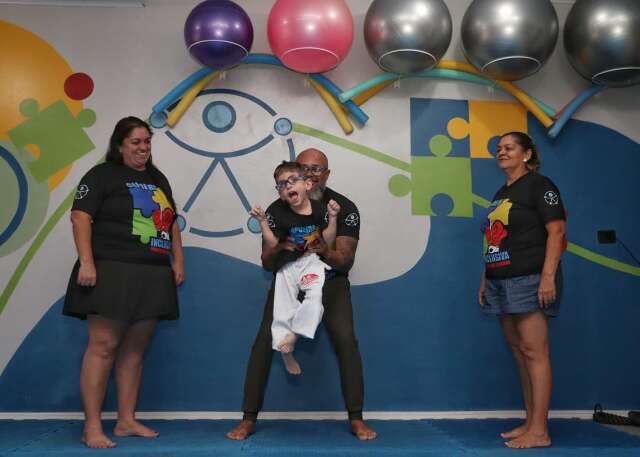 Sonho de m&atilde;e &eacute; ver outras crian&ccedil;as terem acesso &agrave; capoeira inclusiva