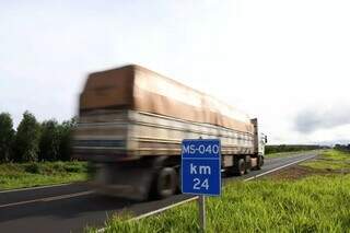 Governo assina contrato de R$ 100 milhões para pavimentar trecho da MS-040 Governo assina contrato de R$ 100 milhões para pavimentar trecho da MS-040