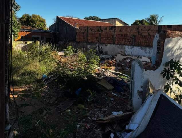 Descarte irregular de lixo preocupa 48% dos leitores, aponta enquete