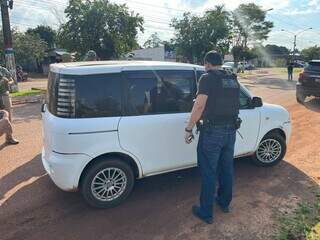 Policial paraguaio &eacute; preso com 20 fuzis que seriam levados ao Rio de Janeiro