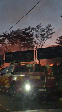 Inc&ecirc;ndio atinge terreno na Avenida Nelly Martins, no Carand&aacute; Bosque