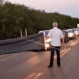 Moradores fecham BR-463 e cobram duplica&ccedil;&atilde;o ap&oacute;s sequ&ecirc;ncia de mortes em Dourados