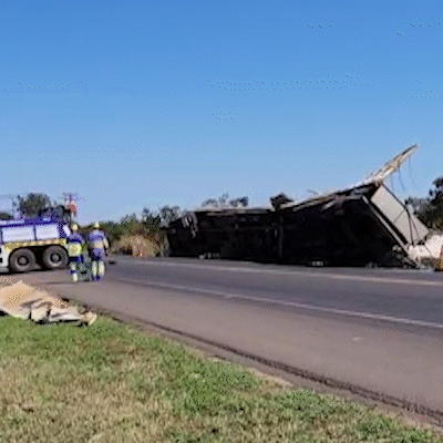 BR-163 &eacute; totalmente interditada para destombamento de carreta no macroanel