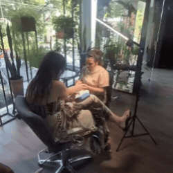 Falta de energia obriga sal&atilde;o e cl&iacute;nica a improvisarem atendimentos