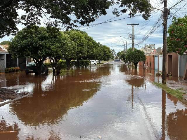 "Um lago no meio da cidade": morador mostra avenida do Tiradentes no p&oacute;s-chuva