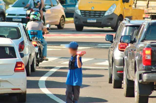 MPT diz que investiga trabalho infantil em frente ao &oacute;rg&atilde;o e resto da Capital