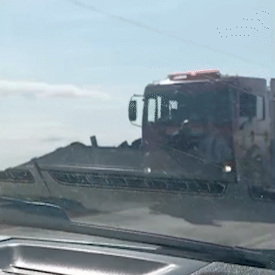 Carreta tomba em curva e motorista morre em rodovia estadual na fronteira