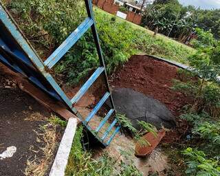Ponte cede ap&oacute;s temporal e interrompe liga&ccedil;&atilde;o entre Jardim Leblon e S&atilde;o Conrado