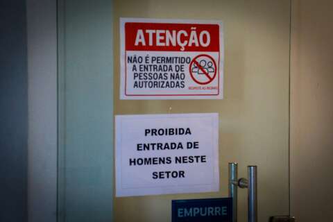 Idosa &eacute; achada trancada e desnutrida, enquanto companheiro estava na academia