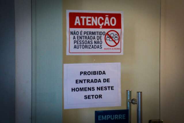 Idosa &eacute; achada trancada e desnutrida, enquanto companheiro estava na academia