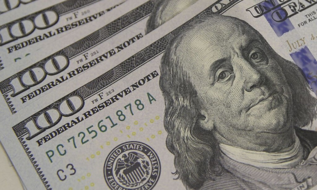 D&oacute;lar sobe no &uacute;ltimo preg&atilde;o, mas fecha julho com queda de 1,81% no m&ecirc;s