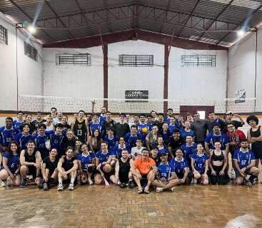Grupo come&ccedil;ou com 10 amigos e virou irmandade do v&ocirc;lei