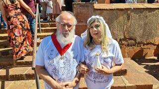 Casamento comunit&aacute;rio re&uacute;ne 43 casais em festa no santu&aacute;rio da Capital