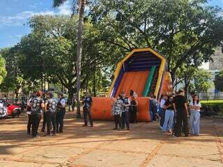 Último dia da campanha quer lotar caminhão com doações na Praça do Rádio Último dia da campanha quer lotar caminhão com doações na Praça do Rádio