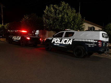 Pai e filha de 3 anos morrem ap&oacute;s ataque a tiros em carro