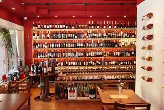Casal voltou de viagem e abriu wine bar que foge da frescura do vinho Casal voltou de viagem e abriu wine bar que foge da frescura do vinho