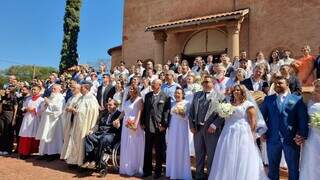 Casamento comunit&aacute;rio re&uacute;ne 43 casais em festa no santu&aacute;rio da Capital