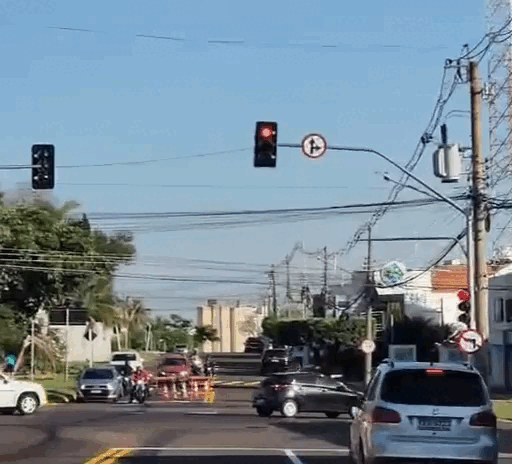 Sem&aacute;foros come&ccedil;am a funcionar ap&oacute;s retirada de rotat&oacute;rias na Rodolfo Jos&eacute; Pinho