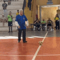 Com chute de Dom Dimas, padres trocam altar por quadra em copa cat&oacute;lica