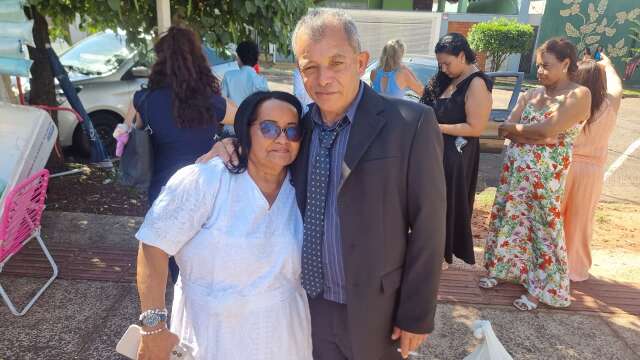 Ap&oacute;s 22 anos e j&aacute; bisav&oacute;, J&uacute;lia reencontrou o amor e se casou 
